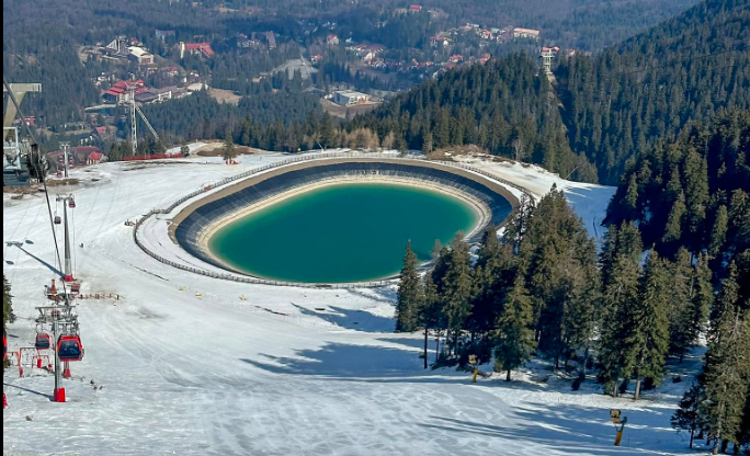 Mărirea lacului Ruia din Poiana Brașov costă 11,3 milioane de lei. Mai multă apă pentru producerea zăpezii artificiale